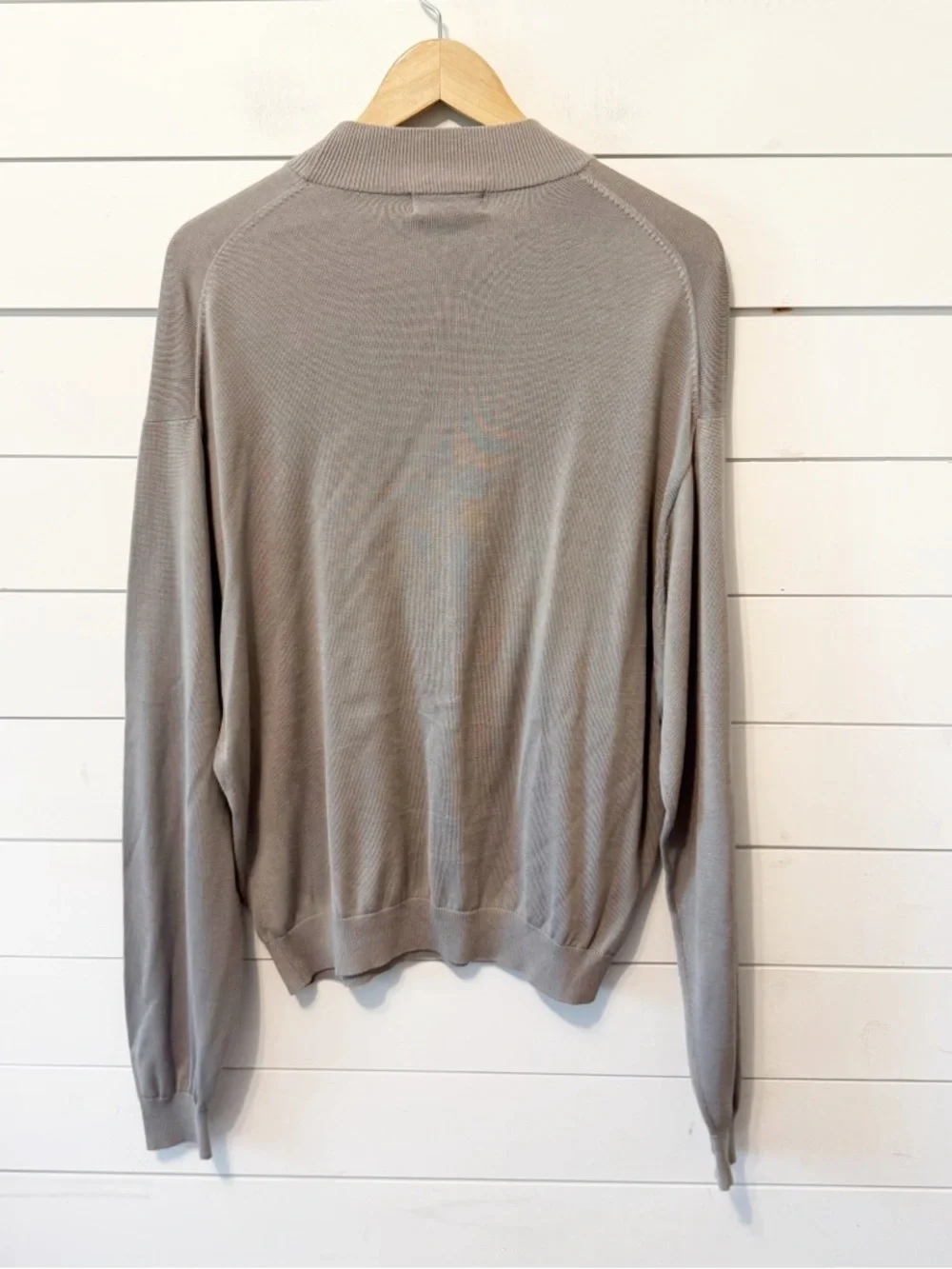 Baracuta | Men’s mock neck Silk Blend sweater in a light grey Size XLarge